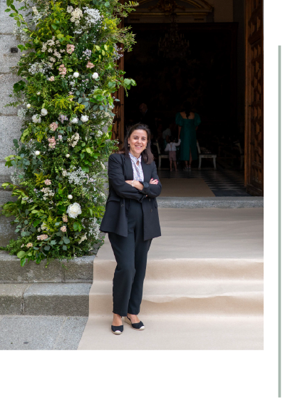 Susana Millan a la salida de la iglesia de los novios en Madrid Servicio de Wedding Planner Decoracion de Bodas y eventos